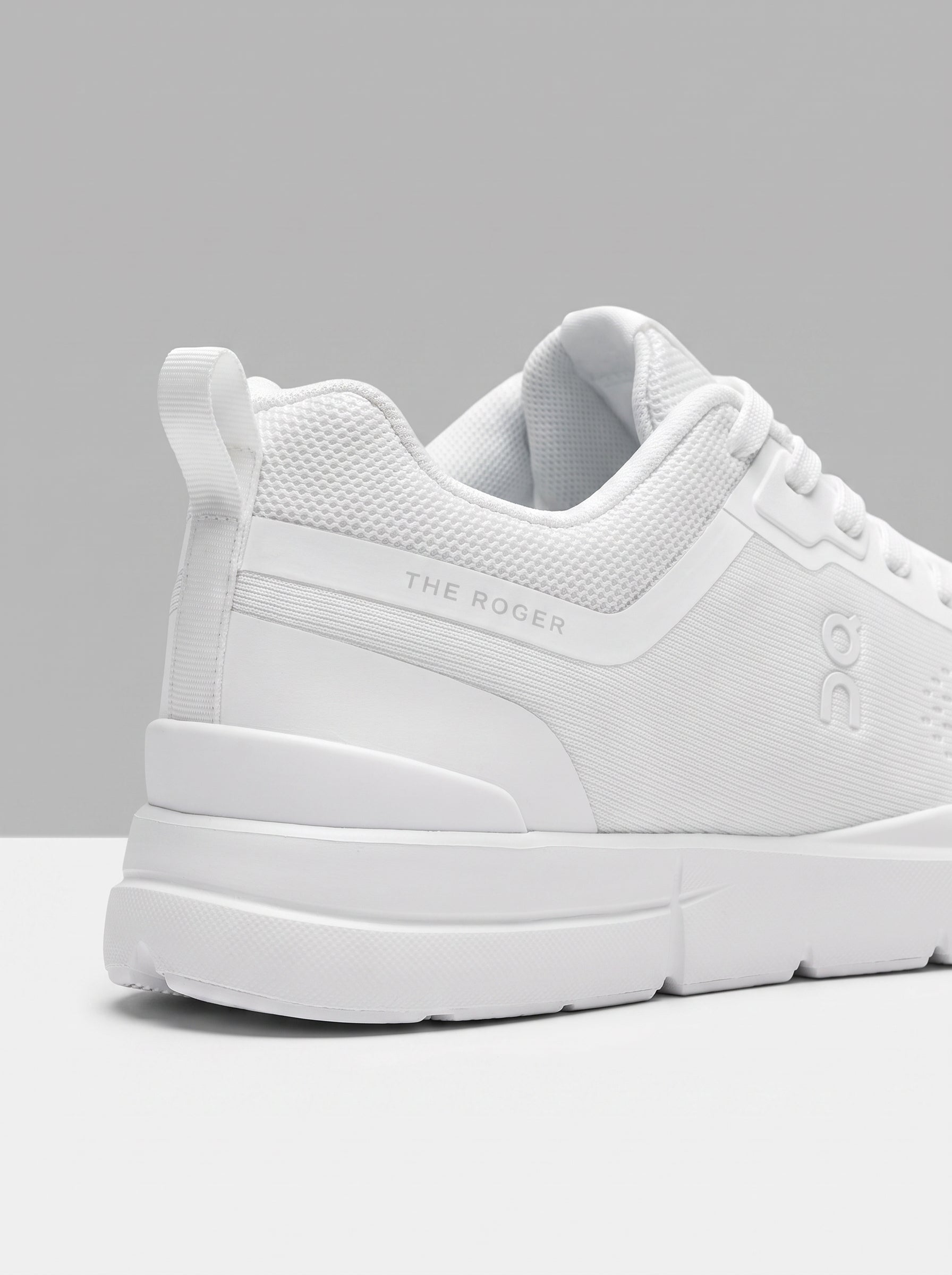 ZAPATOS ON THE ROGER SPIN